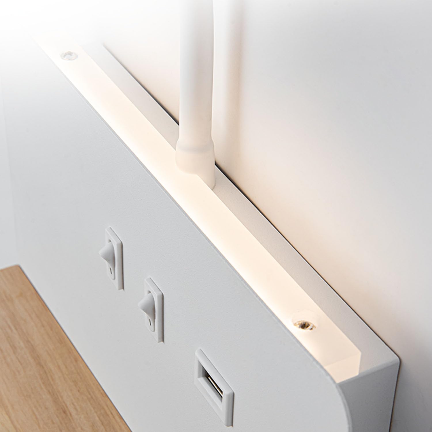 Witte LED-wandlamp voor binnen met stekker, wandlamp voor de slaapkamer met USB-poorten en 10W draadloze oplader, verstelbare en flexibele leeslamp met zwanenhals, bedlamp van 3000K met achtergrondverlichting 