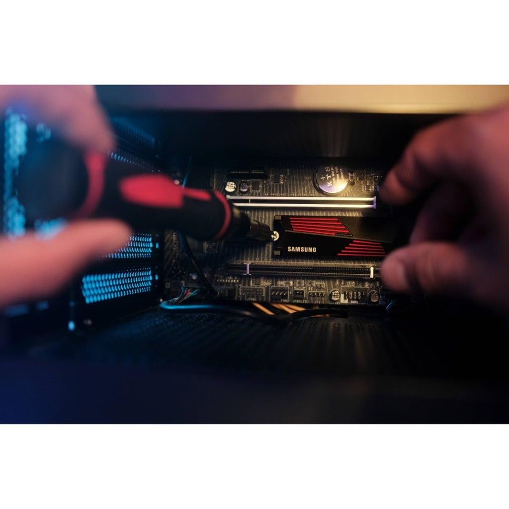 Samsung 990 PRO NVMe M.2 SSD, 2 TB, PCIe 4.0, 7.450 MB/s lezen, 6.900 MB/s schrijven, interne SSD, interne SSD voor gaming en videobewerking, zwart, MZ-V9P2T0BW 