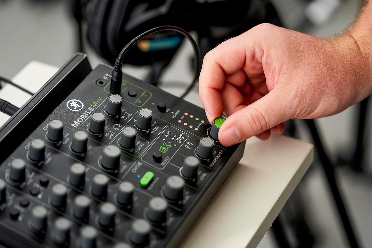 MobileMix 8-kanaals USB-aangedreven mixer voor A/V-productie, livegeluid en streaming 